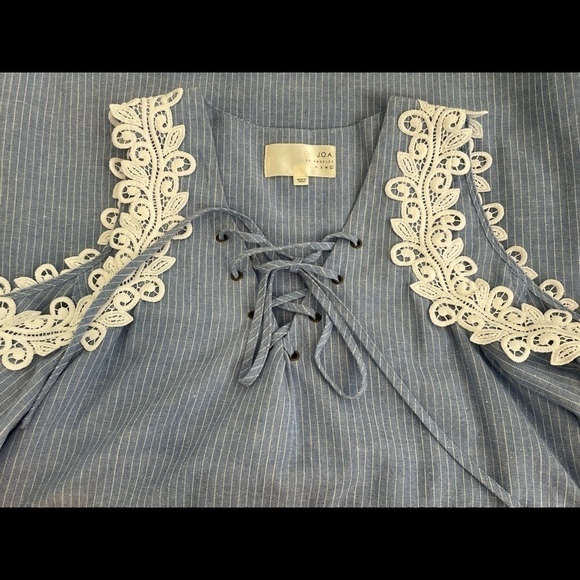 J.O.A. top lace NWOT blue top cutout shoulder lace trim sz L - Picture 5 of 9